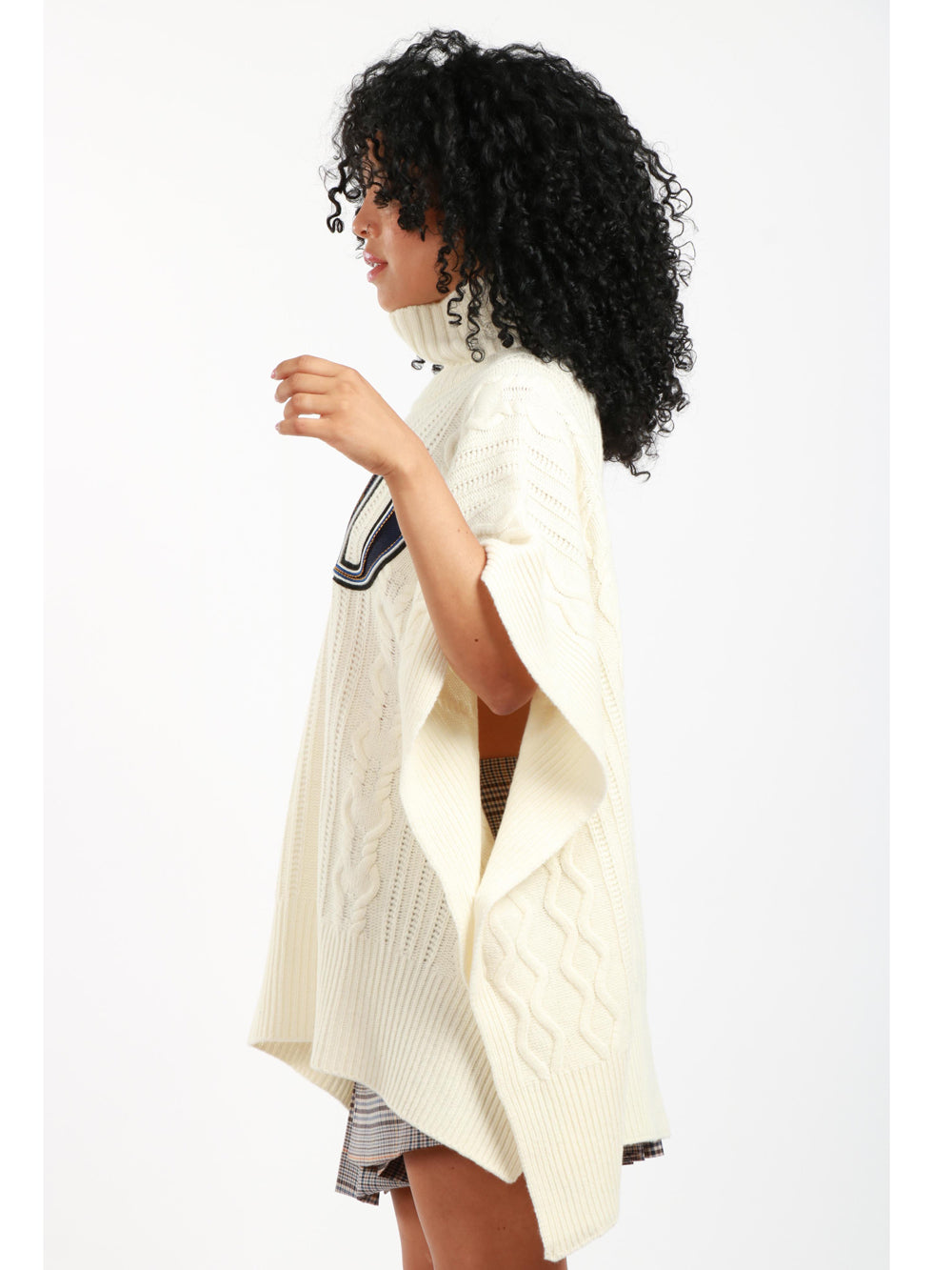 Poncho in Lana Panna con Trecce e Logo D