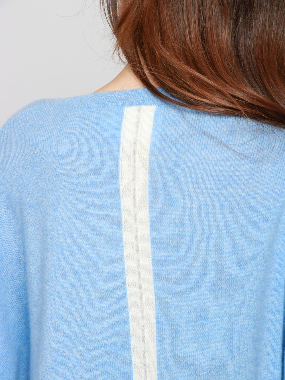 ABSOLUT CASHMERE Maglia Chloe in Cashmere Celeste con Banda Panna Indaco/panna