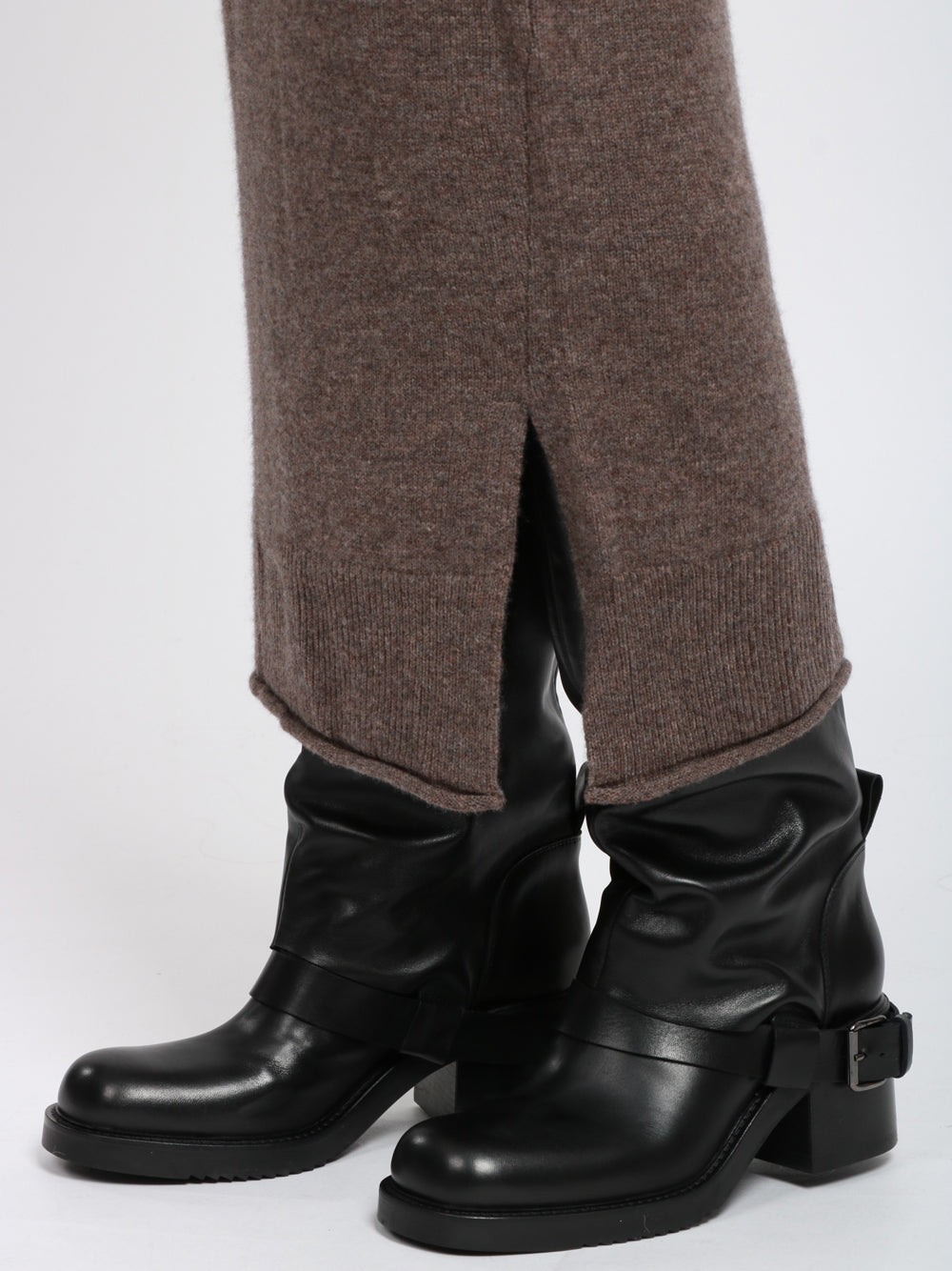 ABSOLUT CASHMERE Gonna Dalia a Tubino in Maglia di Cashmere Tortora Legno