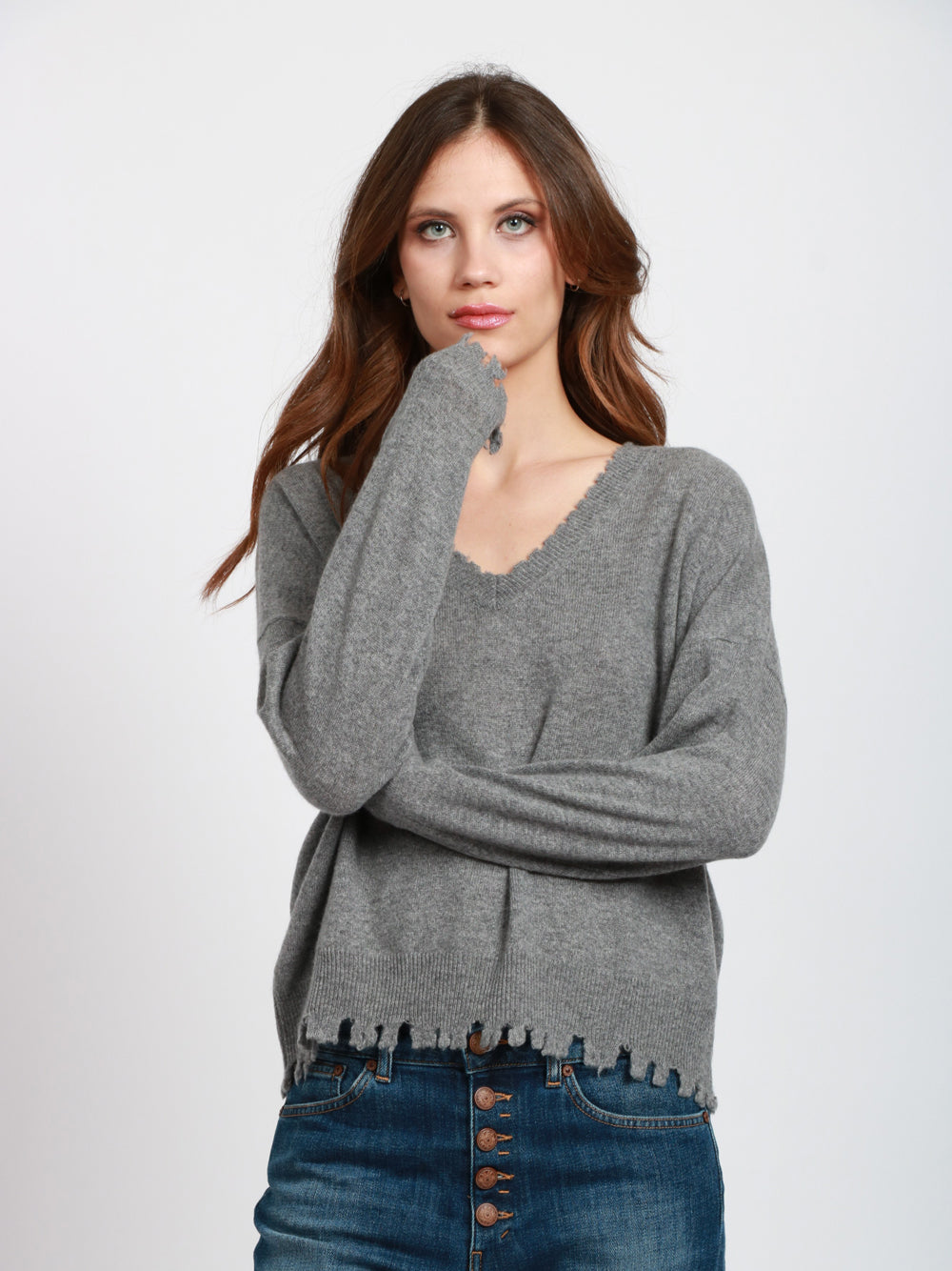 ABSOLUT CASHMERE Maglia Mia in Cashmere Grigia con Scollo a V e Rotture Grigio
