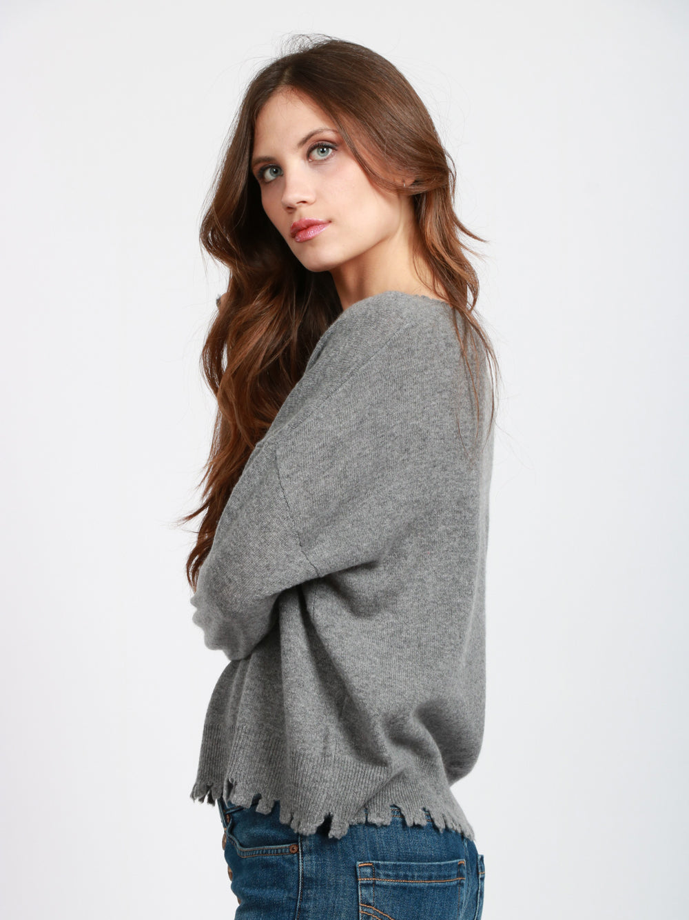ABSOLUT CASHMERE Maglia Mia in Cashmere Grigia con Scollo a V e Rotture Grigio