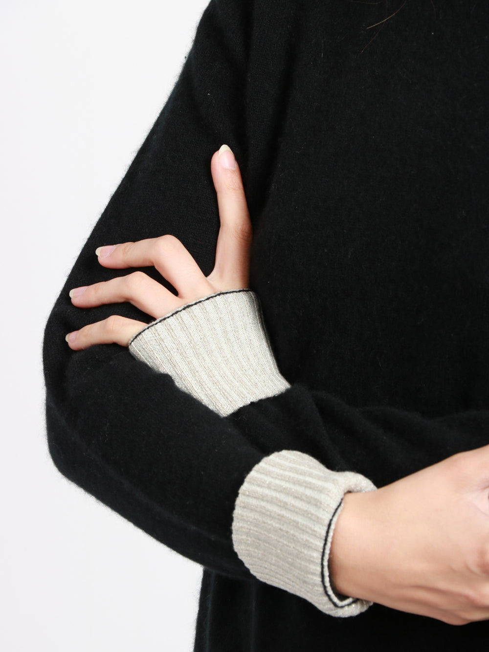 ABSOLUT CASHMERE Maglia Nadia Girocollo in Cashmere Nera e Panna con Lurex Nero/oro