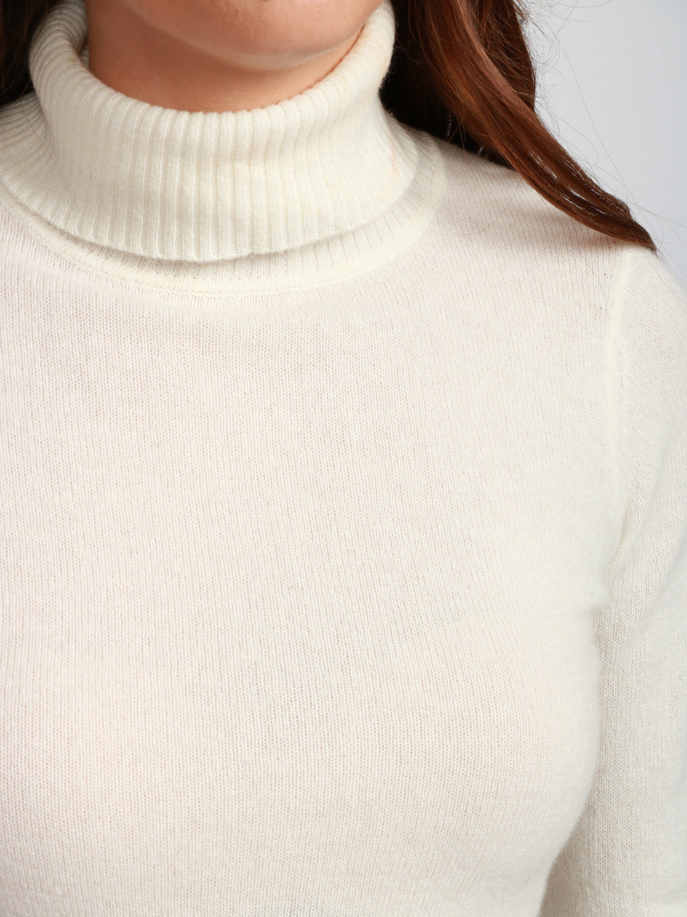 ABSOLUT CASHMERE Maglia Ninon in Cashmere Panna con Collo Alto Panna