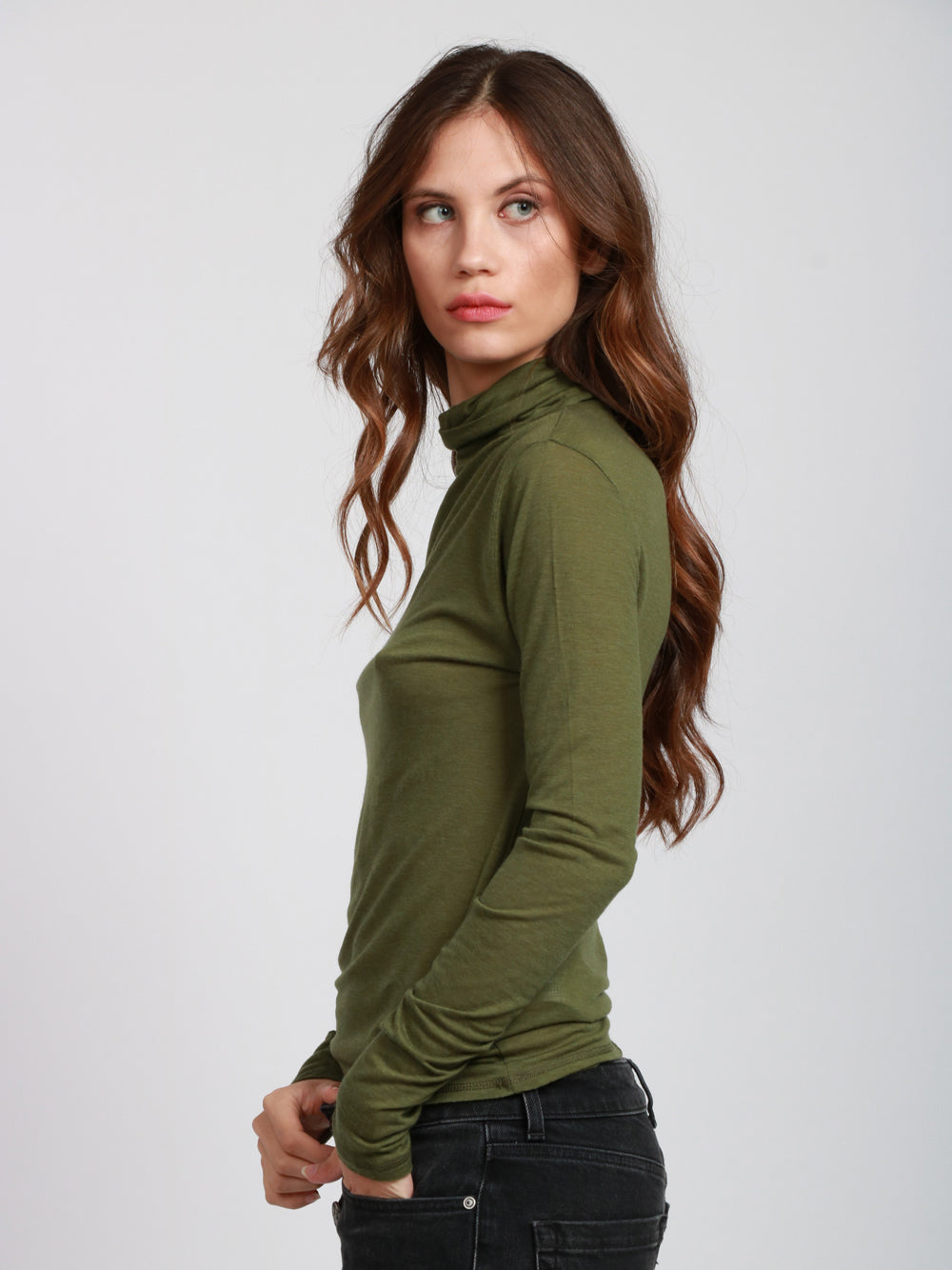 ABSOLUT CASHMERE Maglia Sabine in Misto Lana Verde Militare con Collo Alto Verde