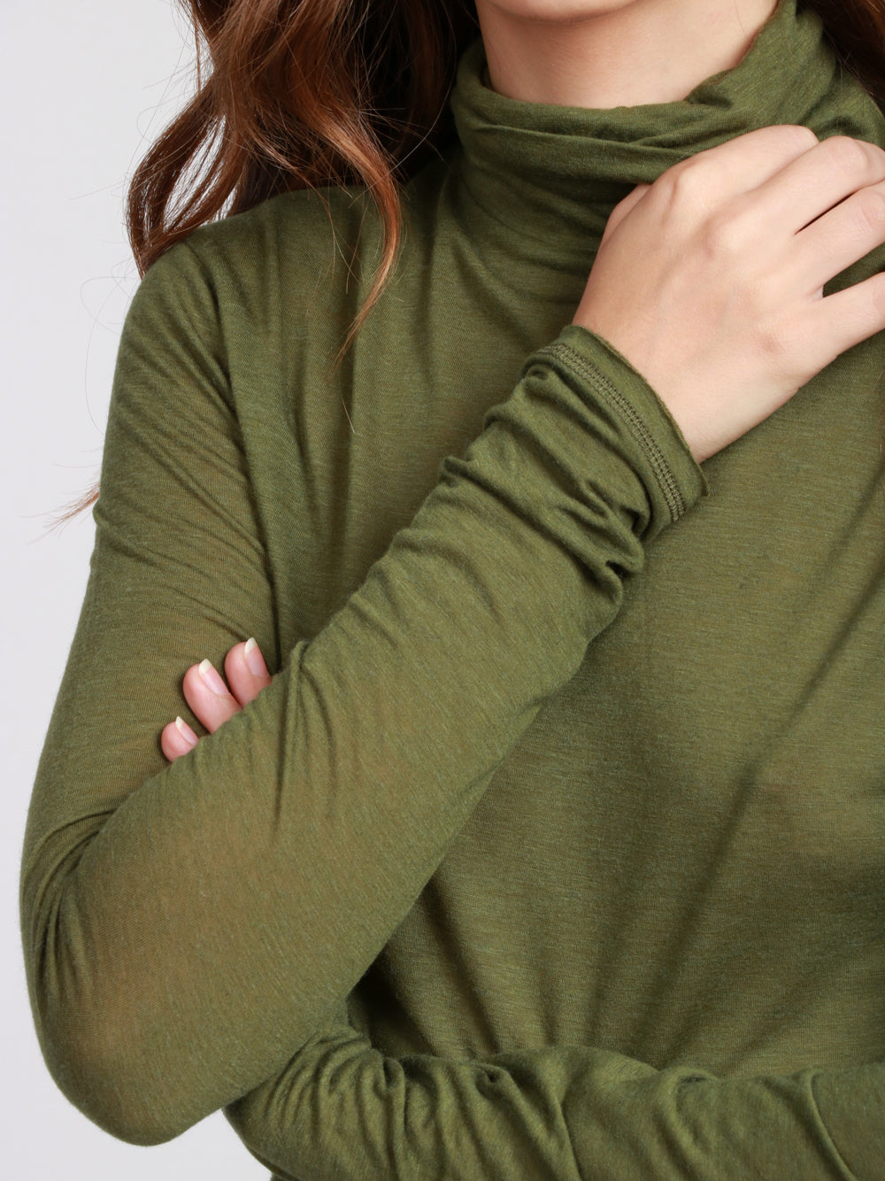 ABSOLUT CASHMERE Maglia Sabine in Misto Lana Verde Militare con Collo Alto Verde