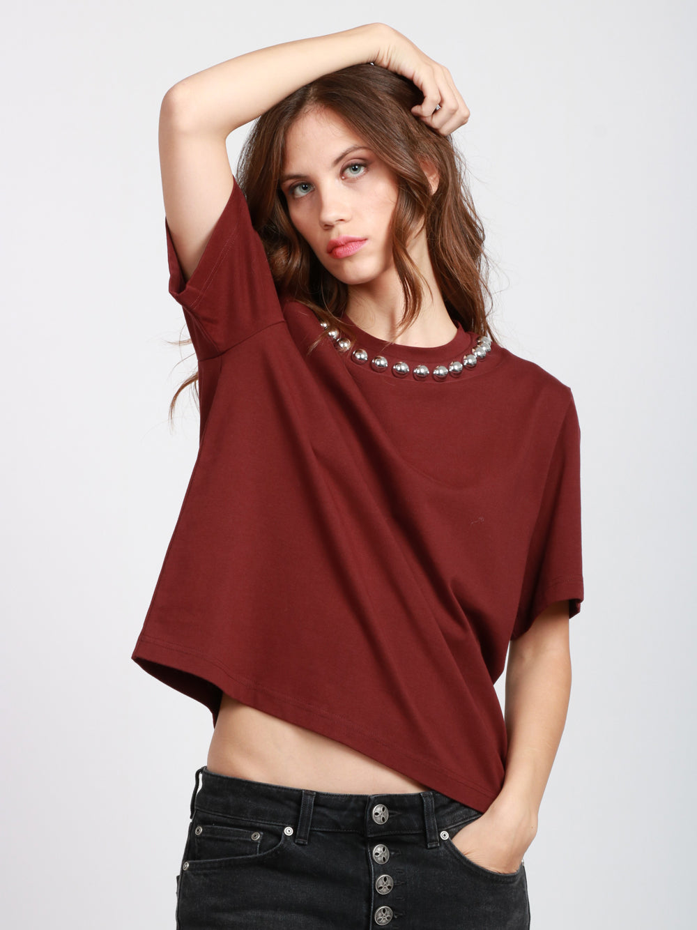 ESSENTIEL ANTWERP T-Shirt Intenso Girocollo in Cotone Bordeaux con Borchie Bordeaux