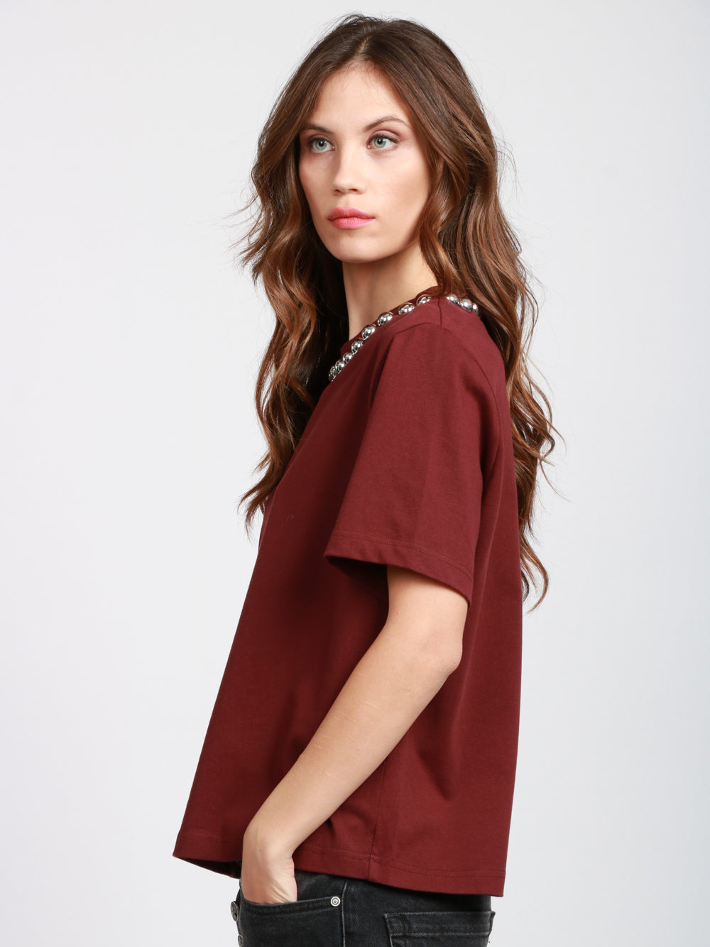 ESSENTIEL ANTWERP T-Shirt Intenso Girocollo in Cotone Bordeaux con Borchie Bordeaux