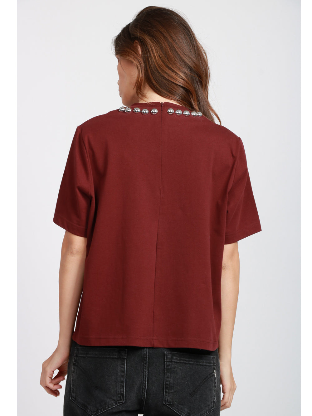 ESSENTIEL ANTWERP T-Shirt Intenso Girocollo in Cotone Bordeaux con Borchie Bordeaux
