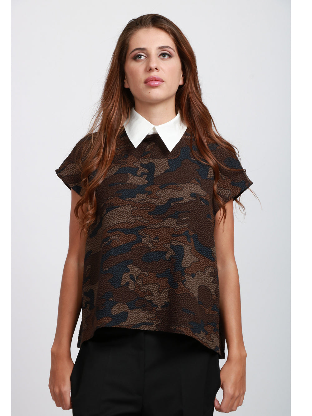 ESSENTIEL ANTWERP T-Shirt Introduction Camouflage Verde Militare con Colletto Camouflage