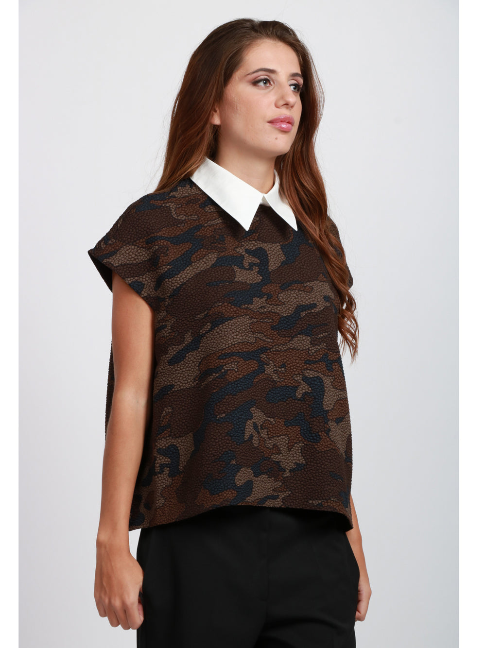 ESSENTIEL ANTWERP T-Shirt Introduction Camouflage Verde Militare con Colletto Camouflage