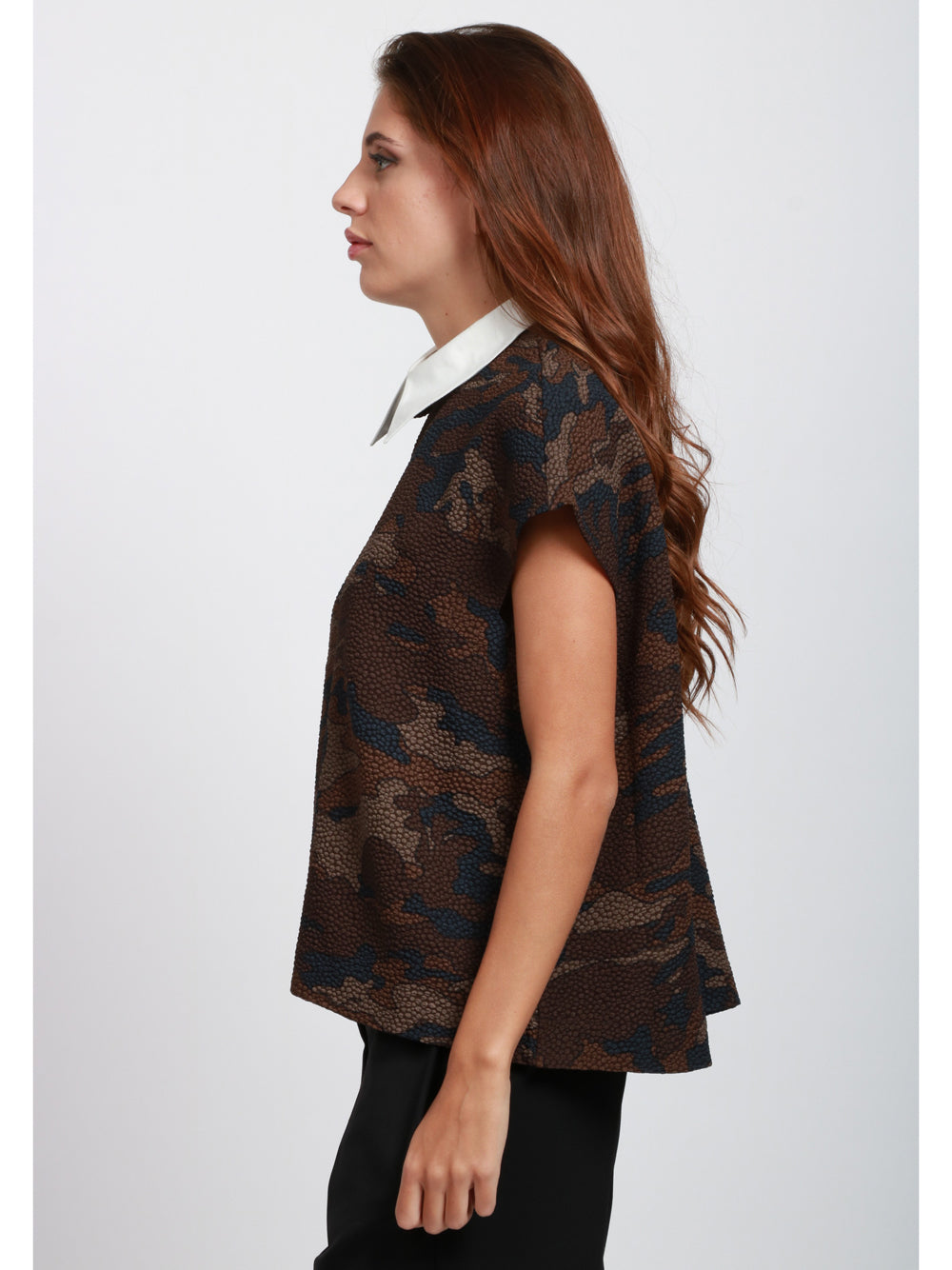 ESSENTIEL ANTWERP T-Shirt Introduction Camouflage Verde Militare con Colletto Camouflage