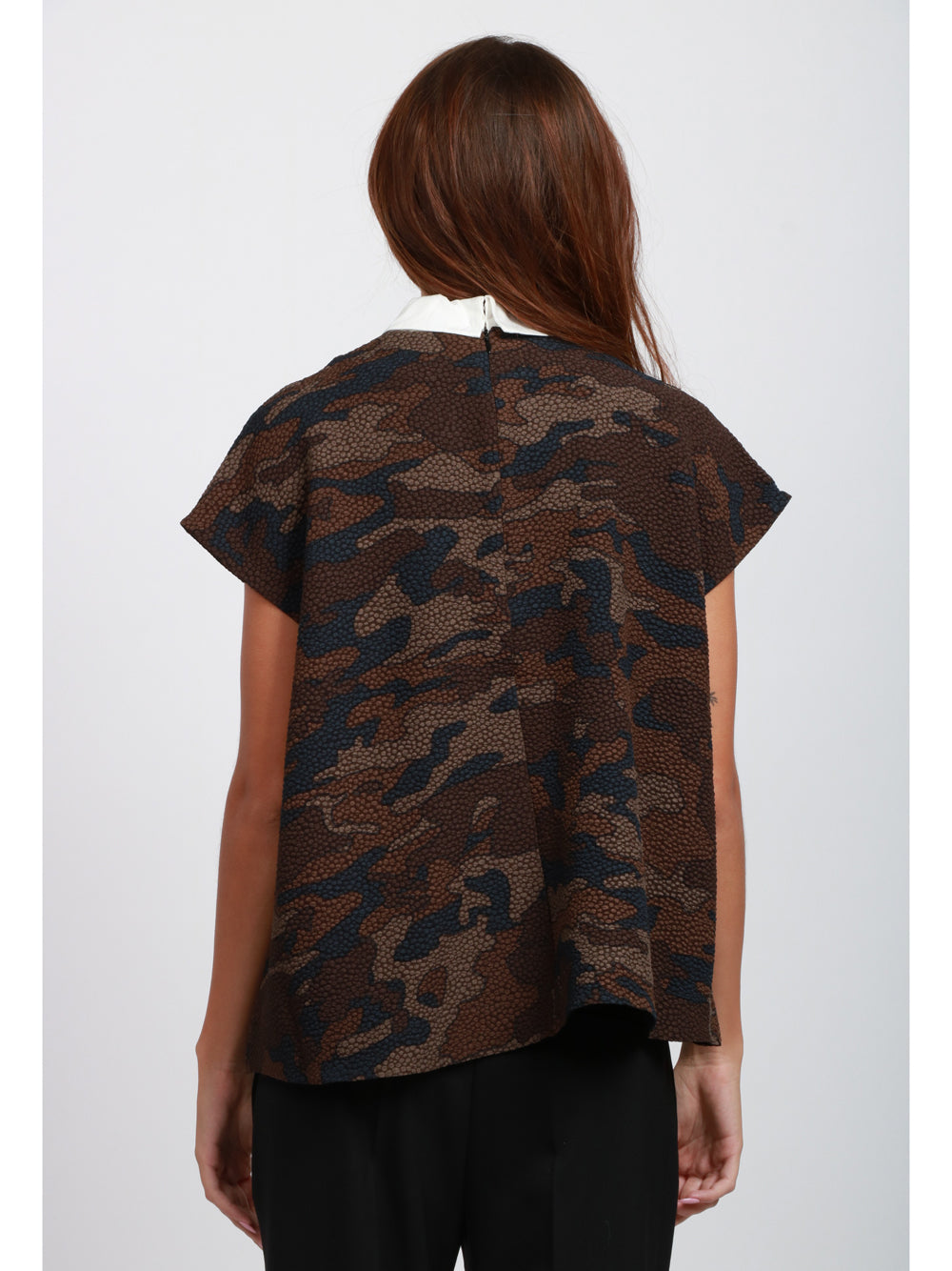 ESSENTIEL ANTWERP T-Shirt Introduction Camouflage Verde Militare con Colletto Camouflage