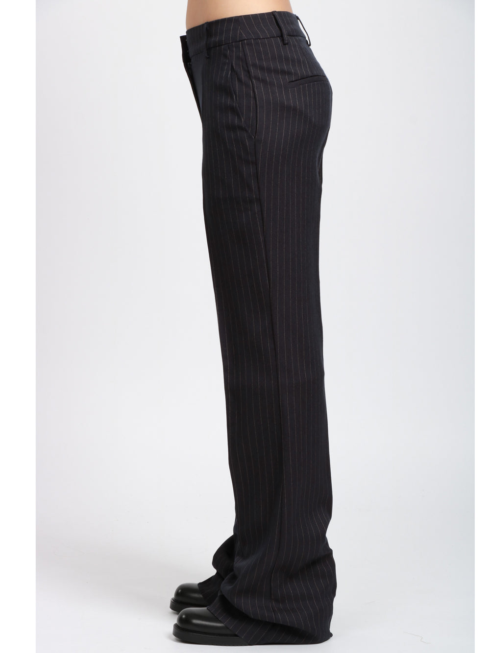 ESSENTIEL ANTWERP Pantaloni Invade a Zampa Gessato Blu e Bianco Blu/bianco