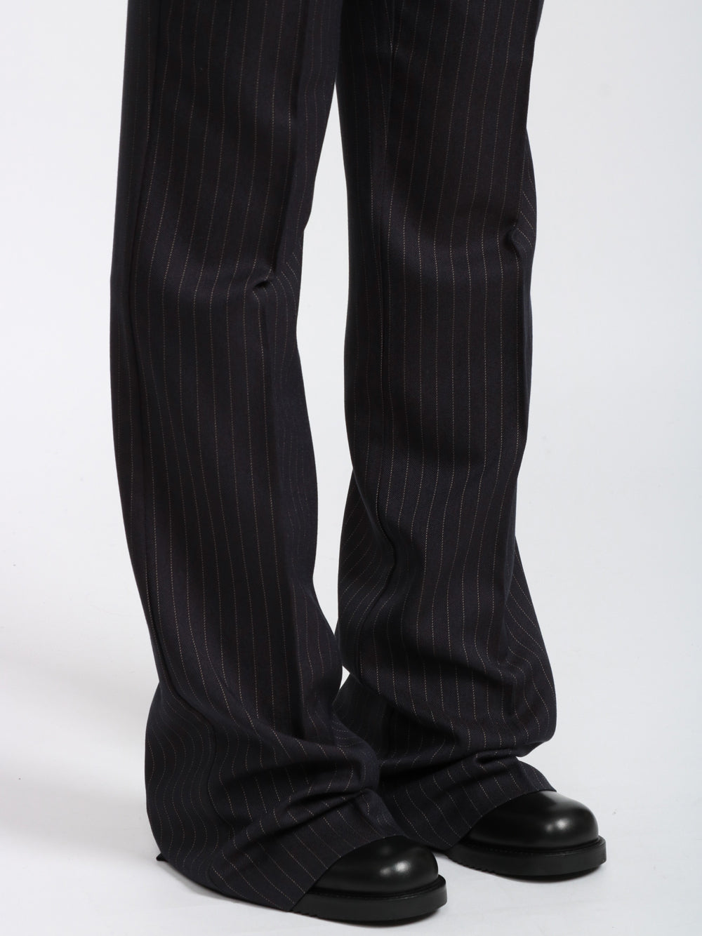 ESSENTIEL ANTWERP Pantaloni Invade a Zampa Gessato Blu e Bianco Blu/bianco