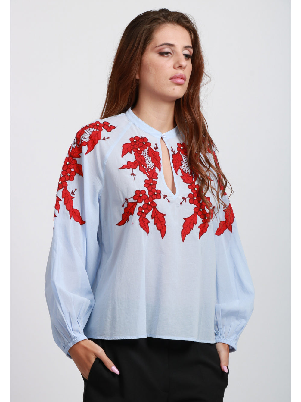 ESSENTIEL ANTWERP Blusa Ishimbay in Cotone Celeste con Ricamo Fiori Rosso Celeste Rosso