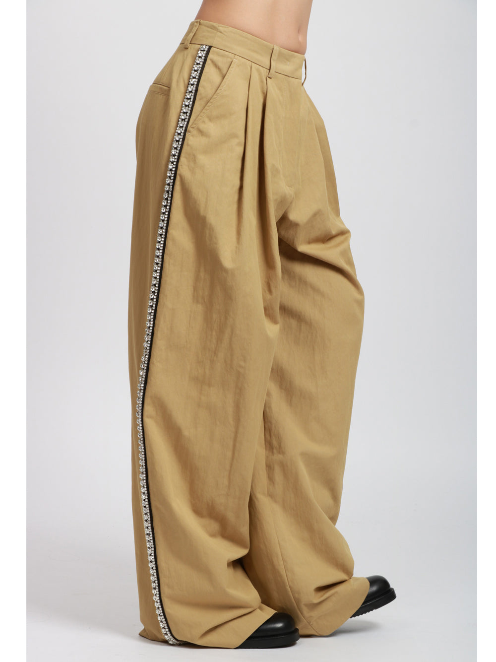 ESSENTIEL ANTWERP Pantaloni Iso Palazzo in Cotone Kaki con Strass e Pinces Kaki