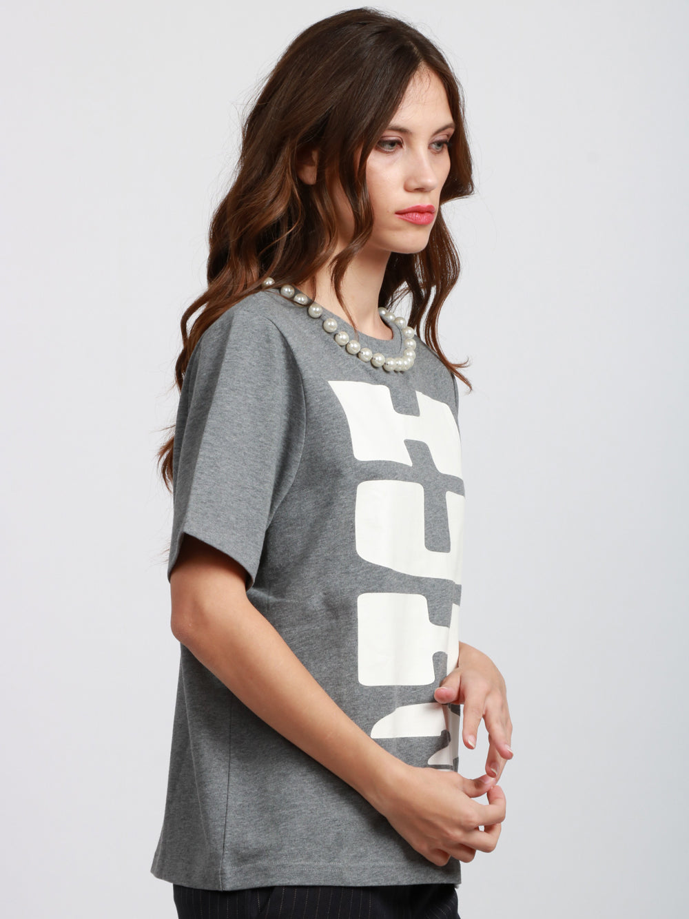 ESSENTIEL ANTWERP T-Shirt Isos Girocollo in Cotone Grigia e Bianca con Perle Grigio/bianco
