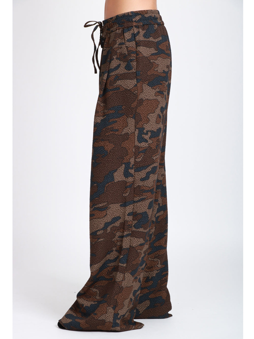 ESSENTIEL ANTWERP Pantaloni Itchy Palazzo Camouflage Verdi Militare Camouflage