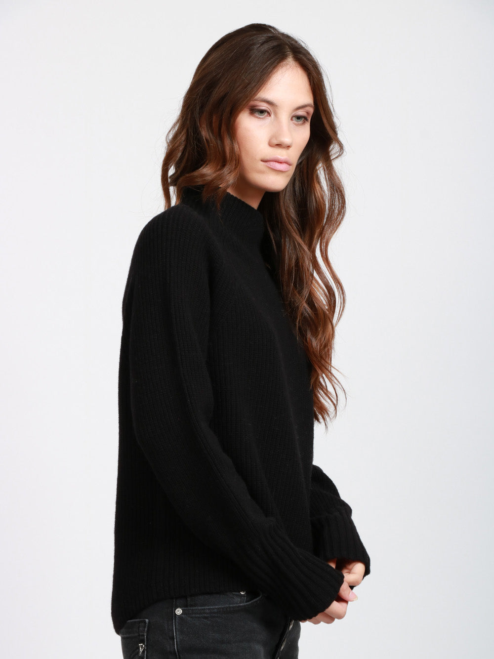 FLOOR Maglia a Costine in Lana Merino Nera con Collo a Cratere Nero