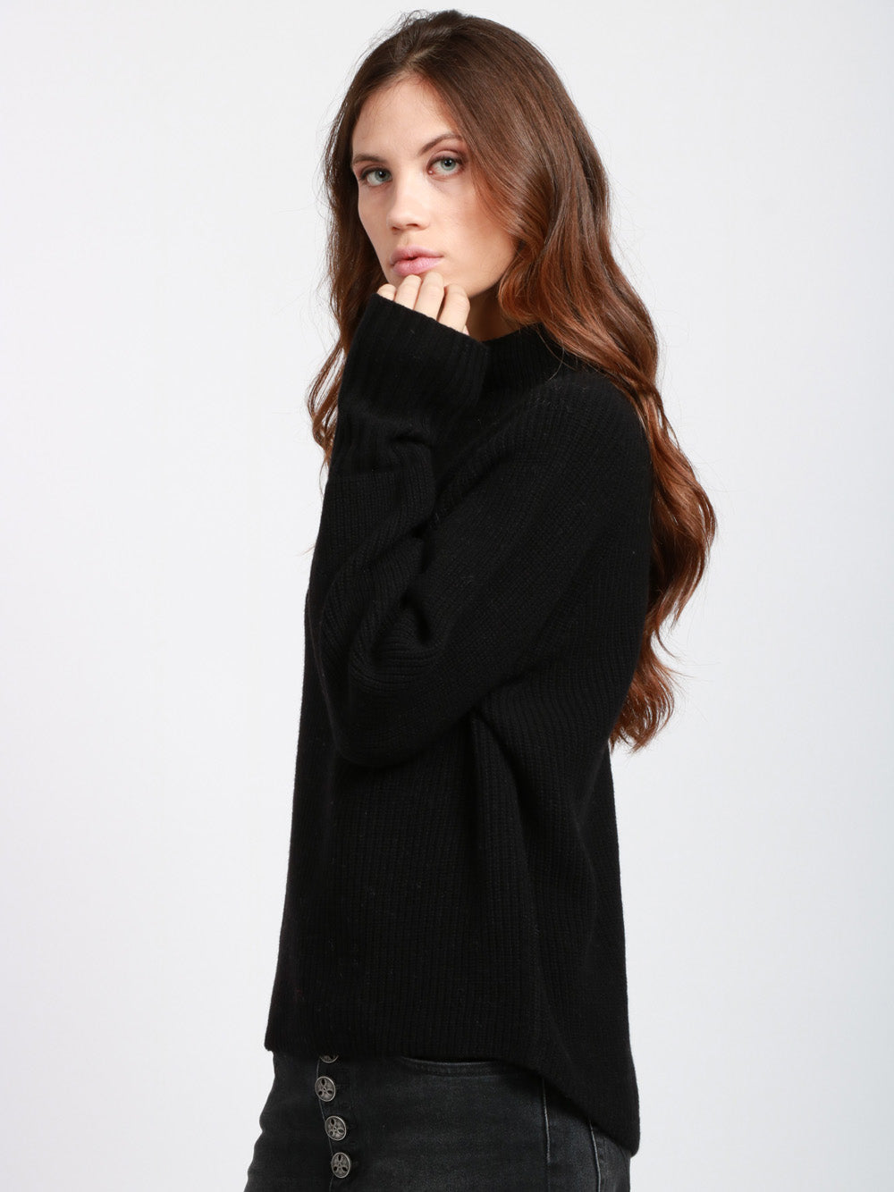 FLOOR Maglia a Costine in Lana Merino Nera con Collo a Cratere Nero