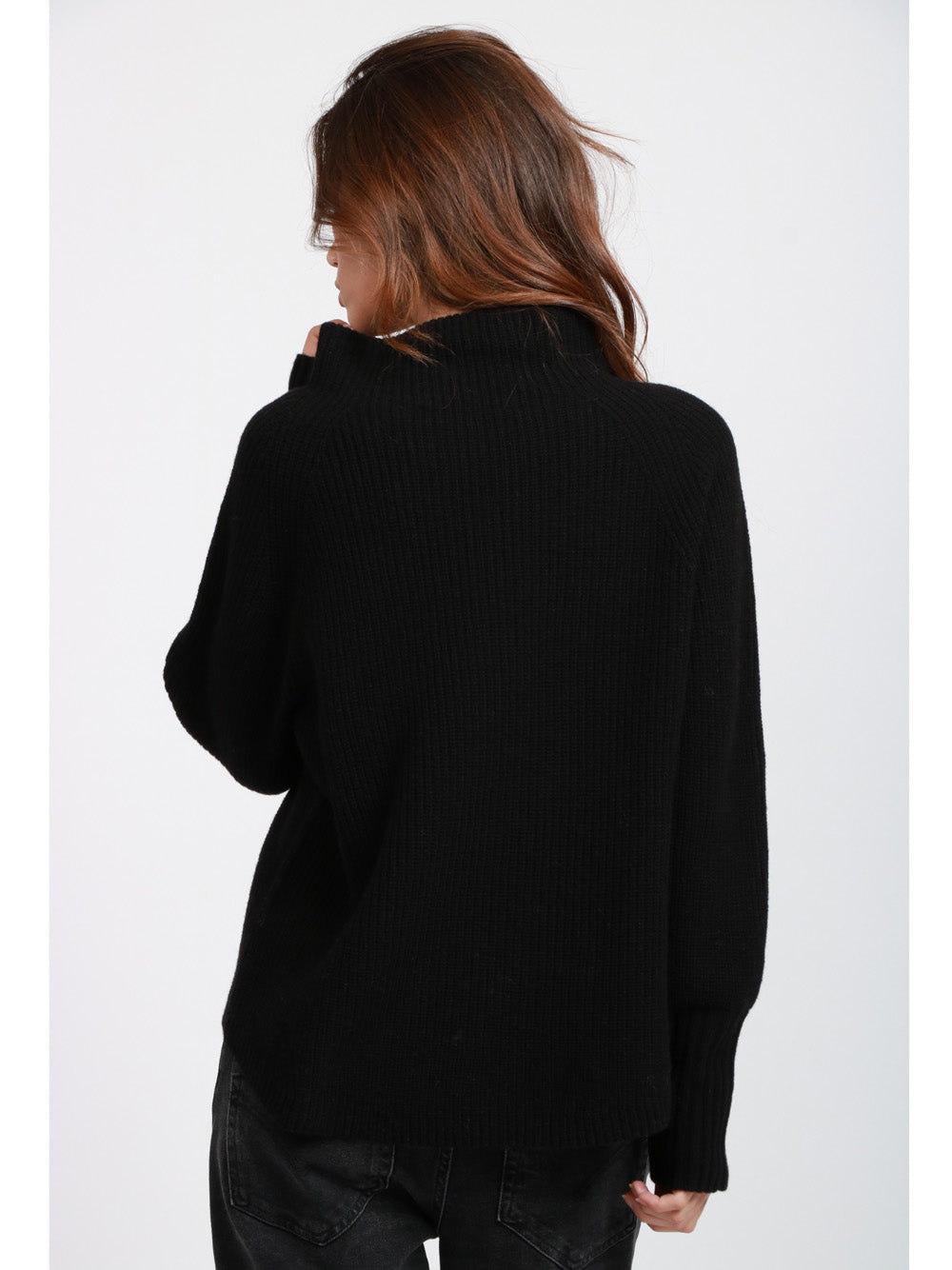 FLOOR Maglia a Costine in Lana Merino Nera con Collo a Cratere Nero