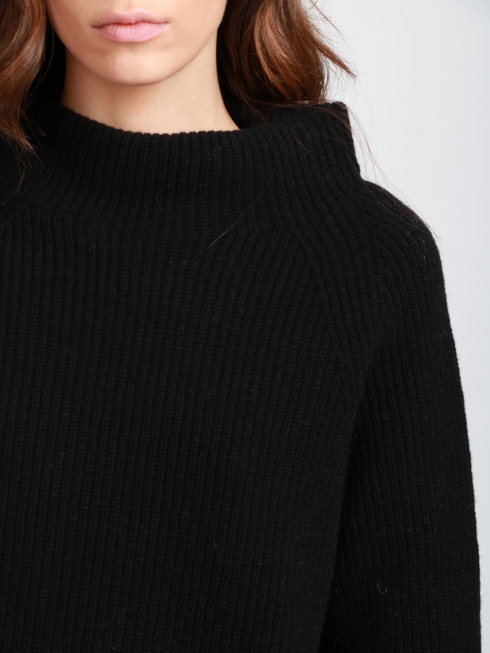 FLOOR Maglia a Costine in Lana Merino Nera con Collo a Cratere Nero