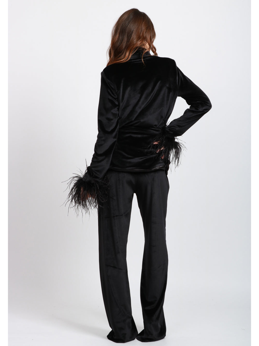 TWENTY FOURHAITCH Tailleur Ela in Velluto Nero con Piume Nero