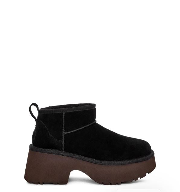 UGG Stivali Ultra Mini New Heights in Suede Neri con Imbottitura in Lana Nero