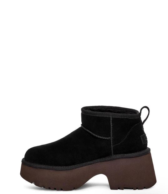 UGG Stivali Ultra Mini New Heights in Suede Neri con Imbottitura in Lana Nero