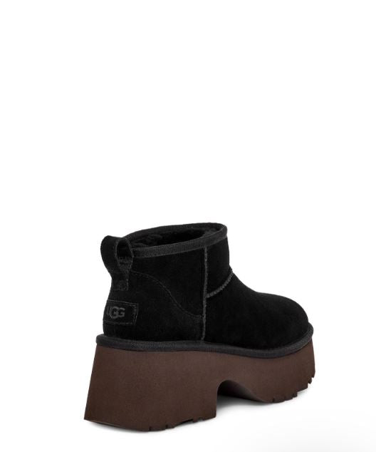 UGG Stivali Ultra Mini New Heights in Suede Neri con Imbottitura in Lana Nero