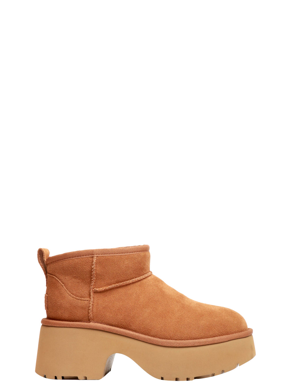 UGG Stivali Ultra Mini New Heights in Suede Cammello con Imbottitura in Lana Nocciola