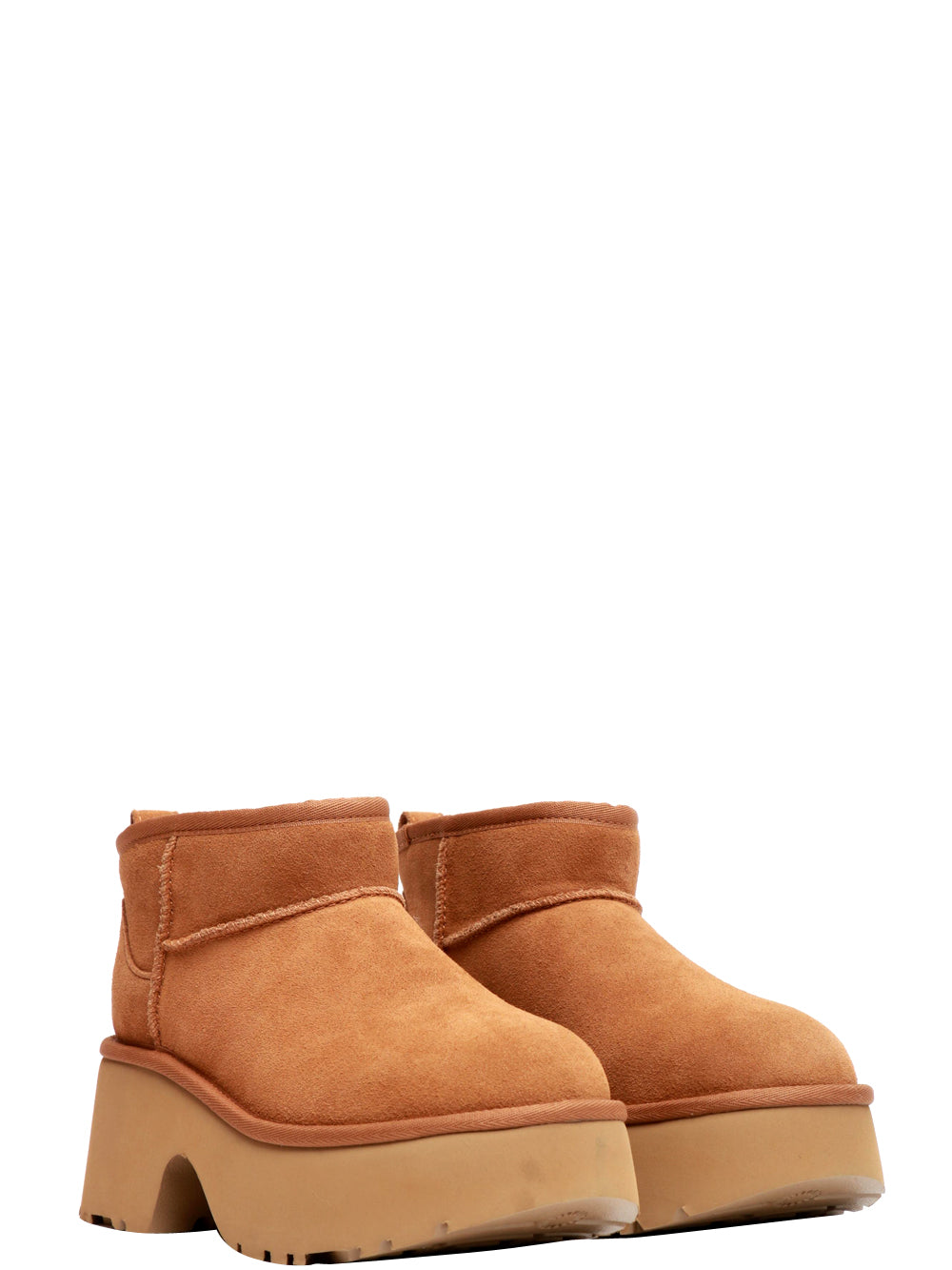 UGG Stivali Ultra Mini New Heights in Suede Cammello con Imbottitura in Lana Nocciola