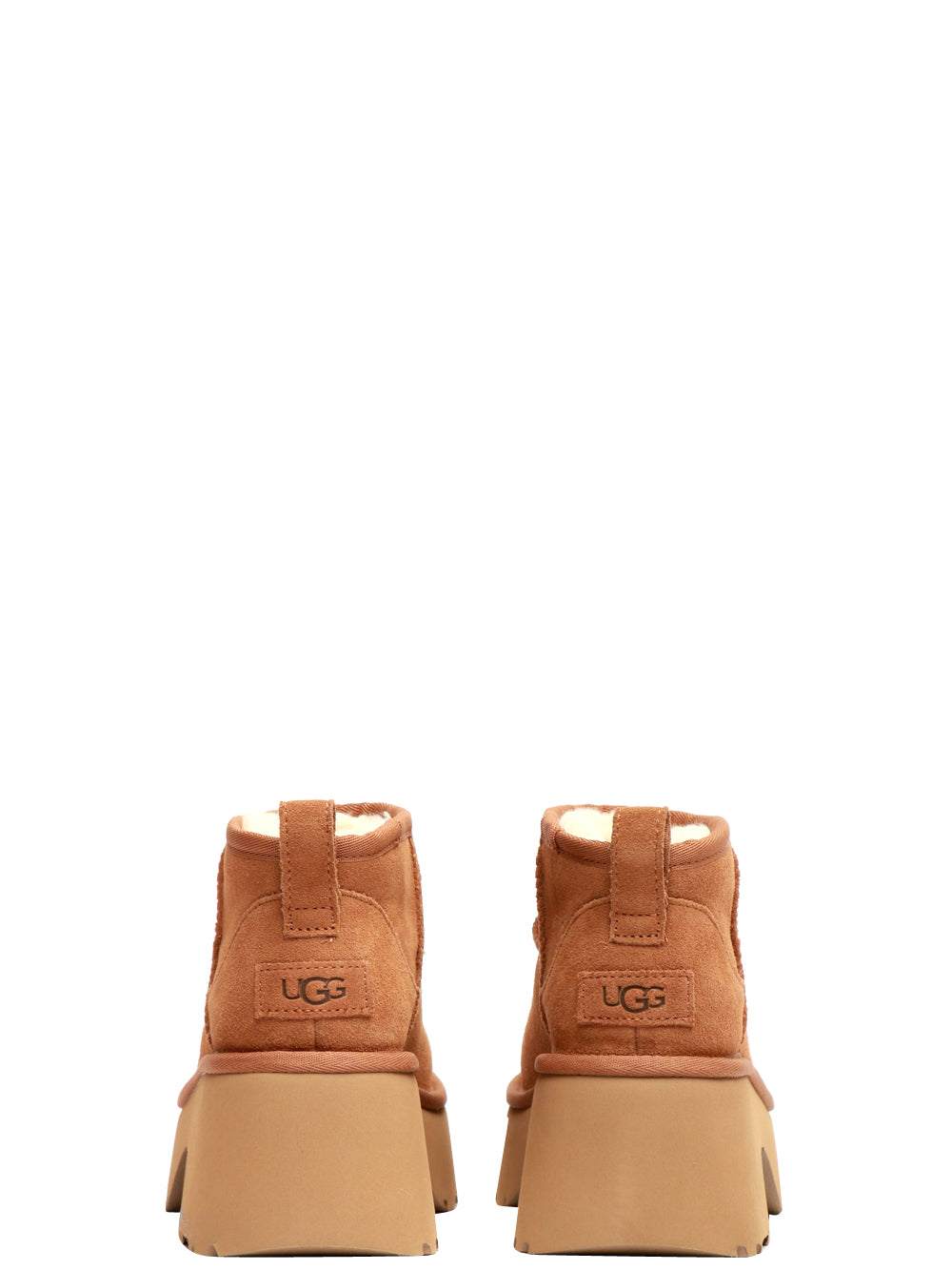 UGG Stivali Ultra Mini New Heights in Suede Cammello con Imbottitura in Lana Nocciola