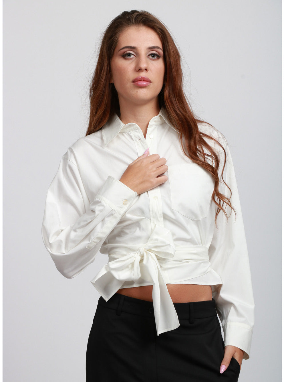 WEEKEND MAX MARA Camicia Fresco in Cotone Bianca con Fusciacca sul Fondo Bianco