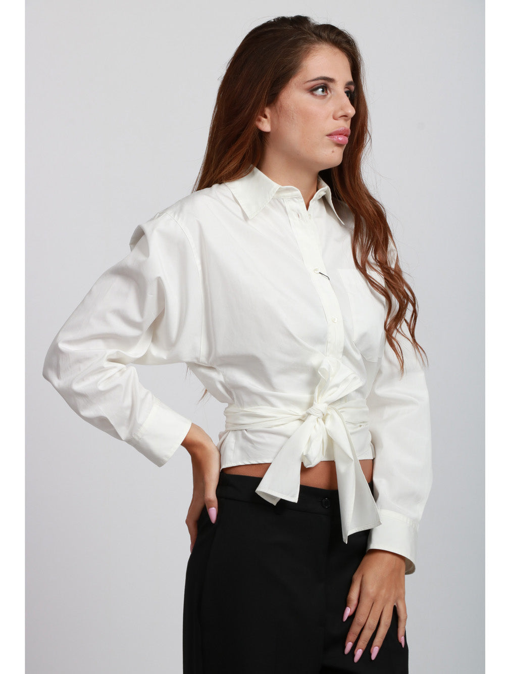 WEEKEND MAX MARA Camicia Fresco in Cotone Bianca con Fusciacca sul Fondo Bianco