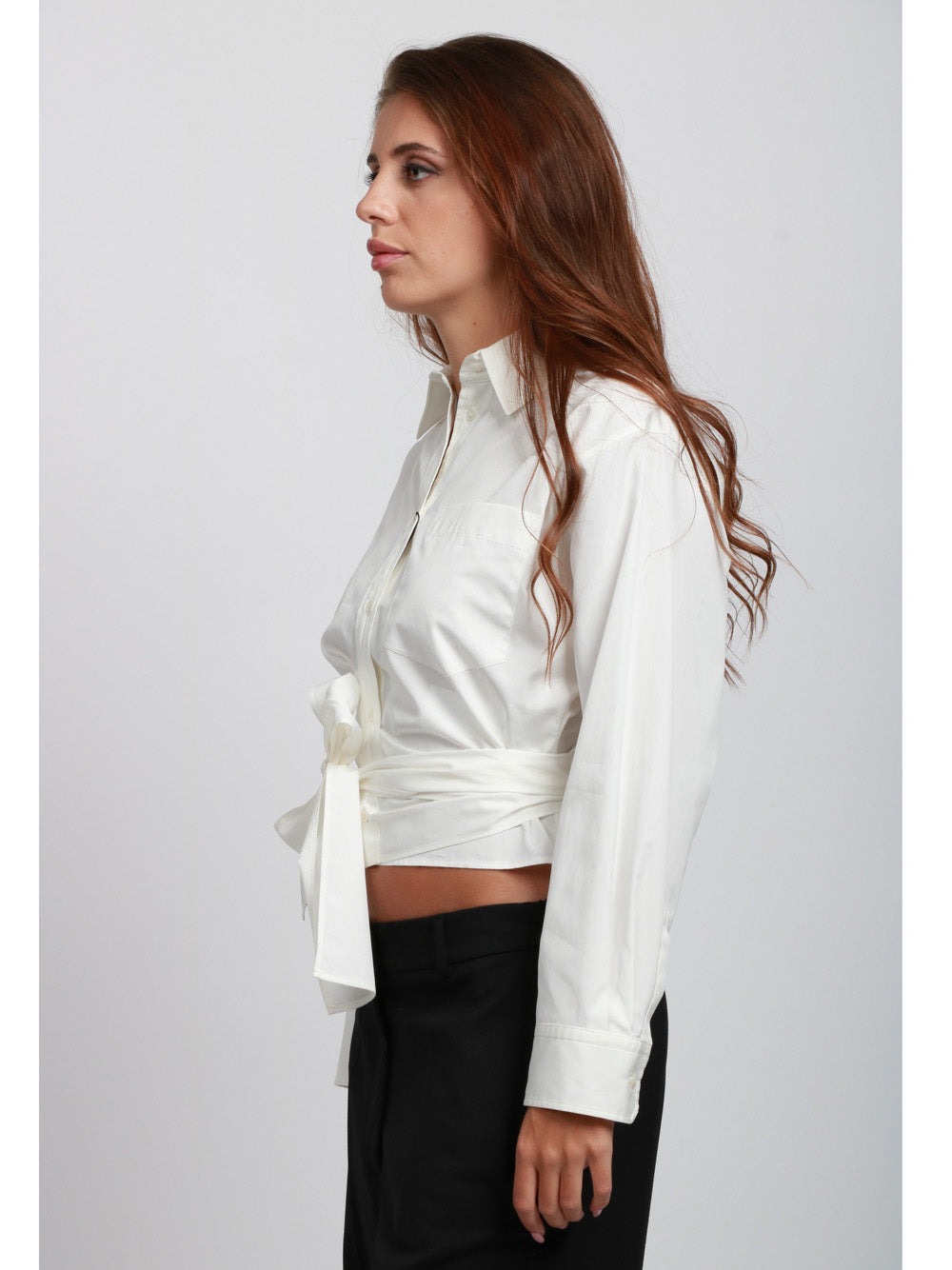 WEEKEND MAX MARA Camicia Fresco in Cotone Bianca con Fusciacca sul Fondo Bianco