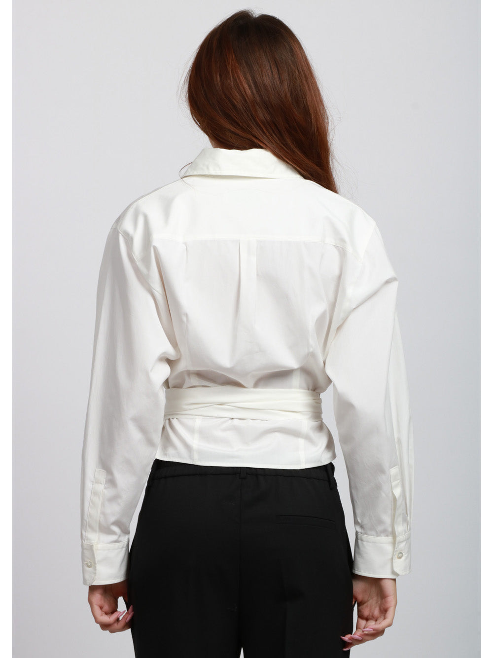 WEEKEND MAX MARA Camicia Fresco in Cotone Bianca con Fusciacca sul Fondo Bianco