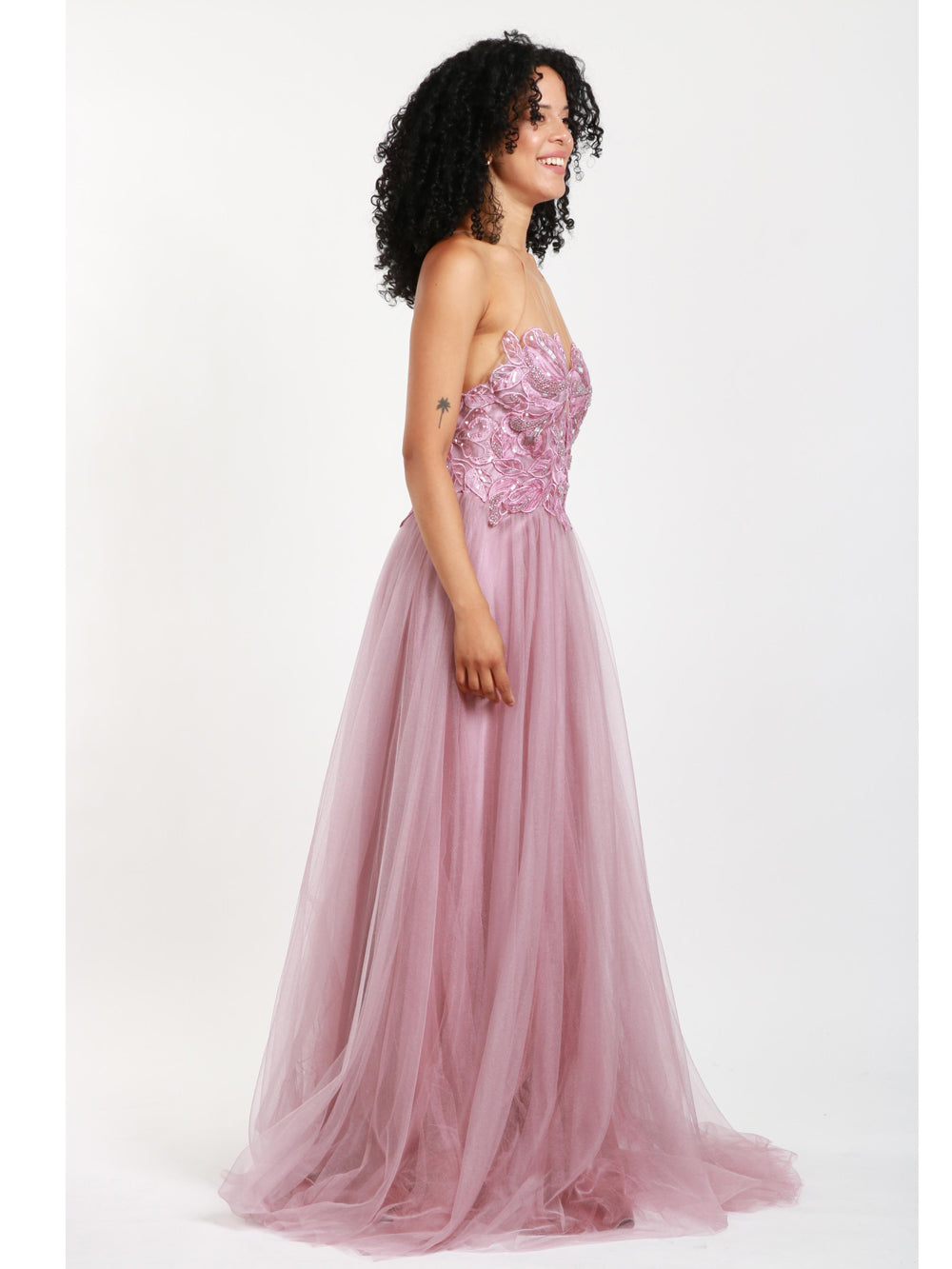 Abito Lungo in Tulle Lilla con Ricami e Perline