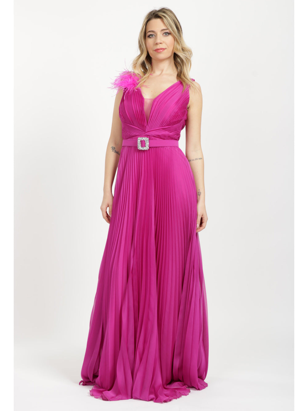 Abito Delilah Lungo Plissé Fucsia con Piume e Cintura