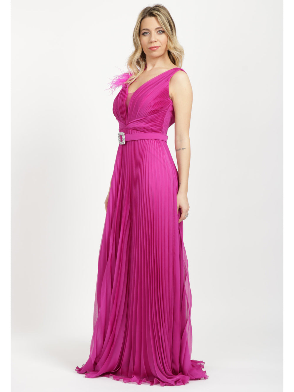 Abito Delilah Lungo Plissé Fucsia con Piume e Cintura