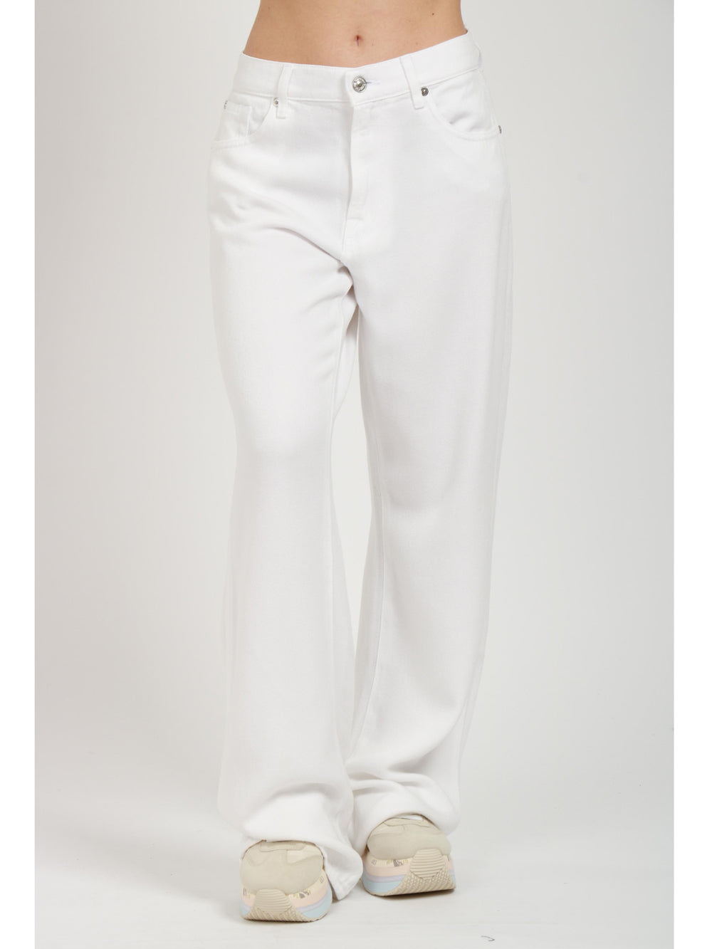 Tess Jeans in White Denim with Straight Leg