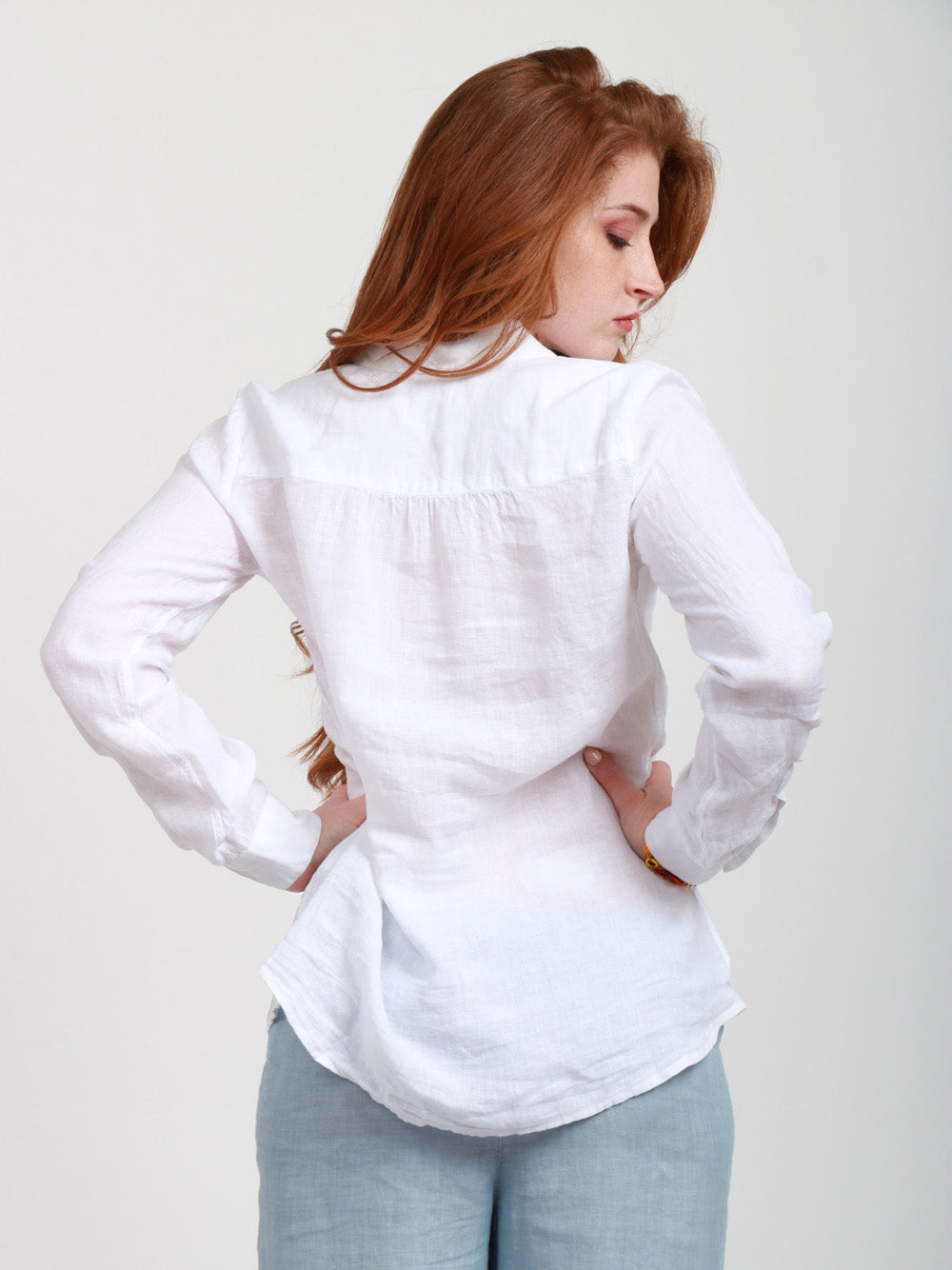 120% Lino Camicia in lino a maniche lunghe con scollo a V bianca. Bianco