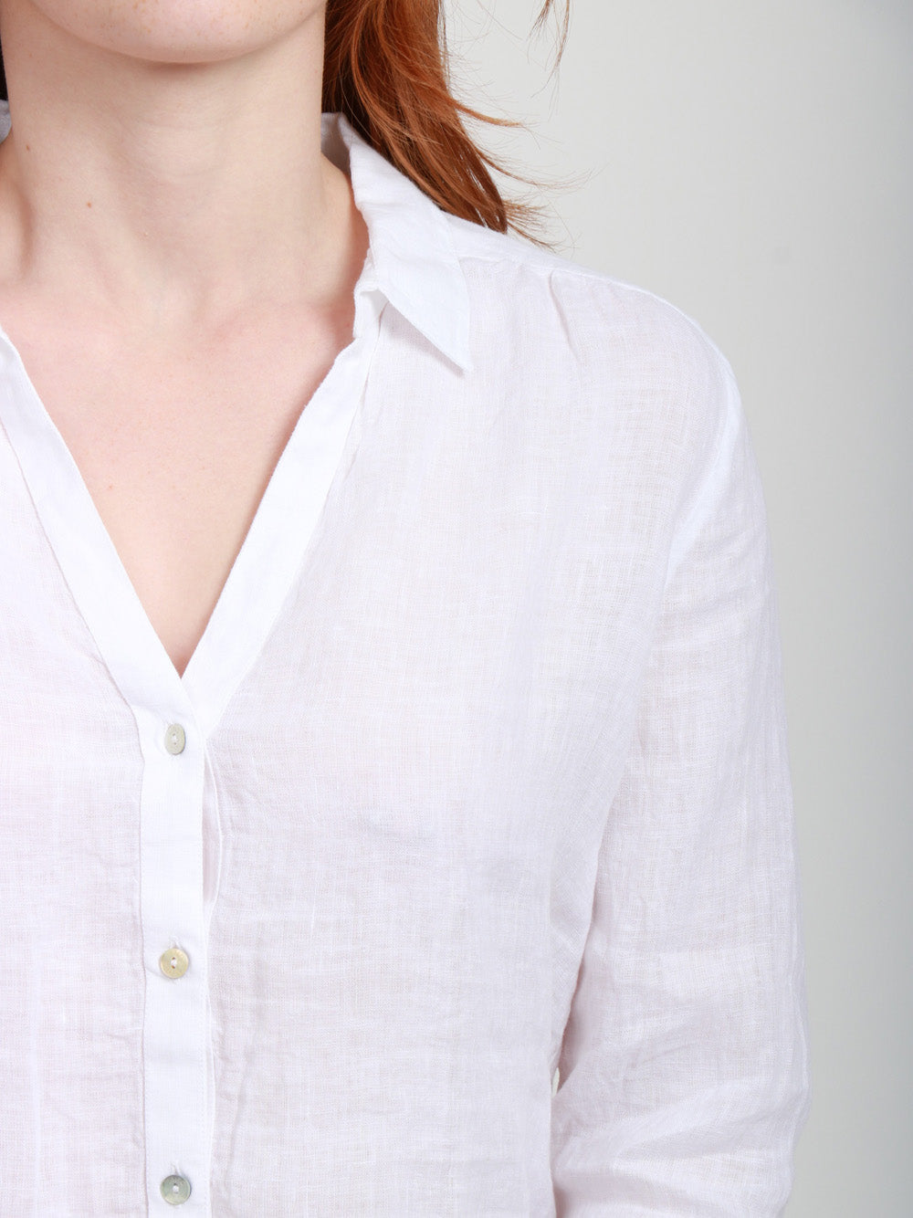 120% Lino Camicia in lino a maniche lunghe con scollo a V bianca. Bianco