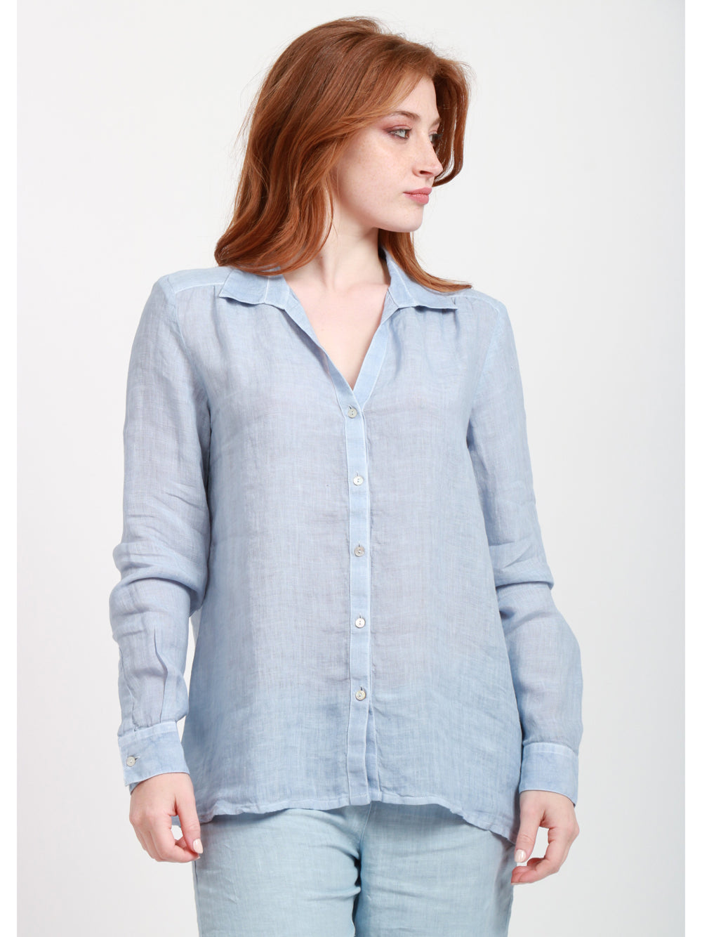 120% Lino Camicia in lino a maniche lunghe con scollo a V celeste. Celeste