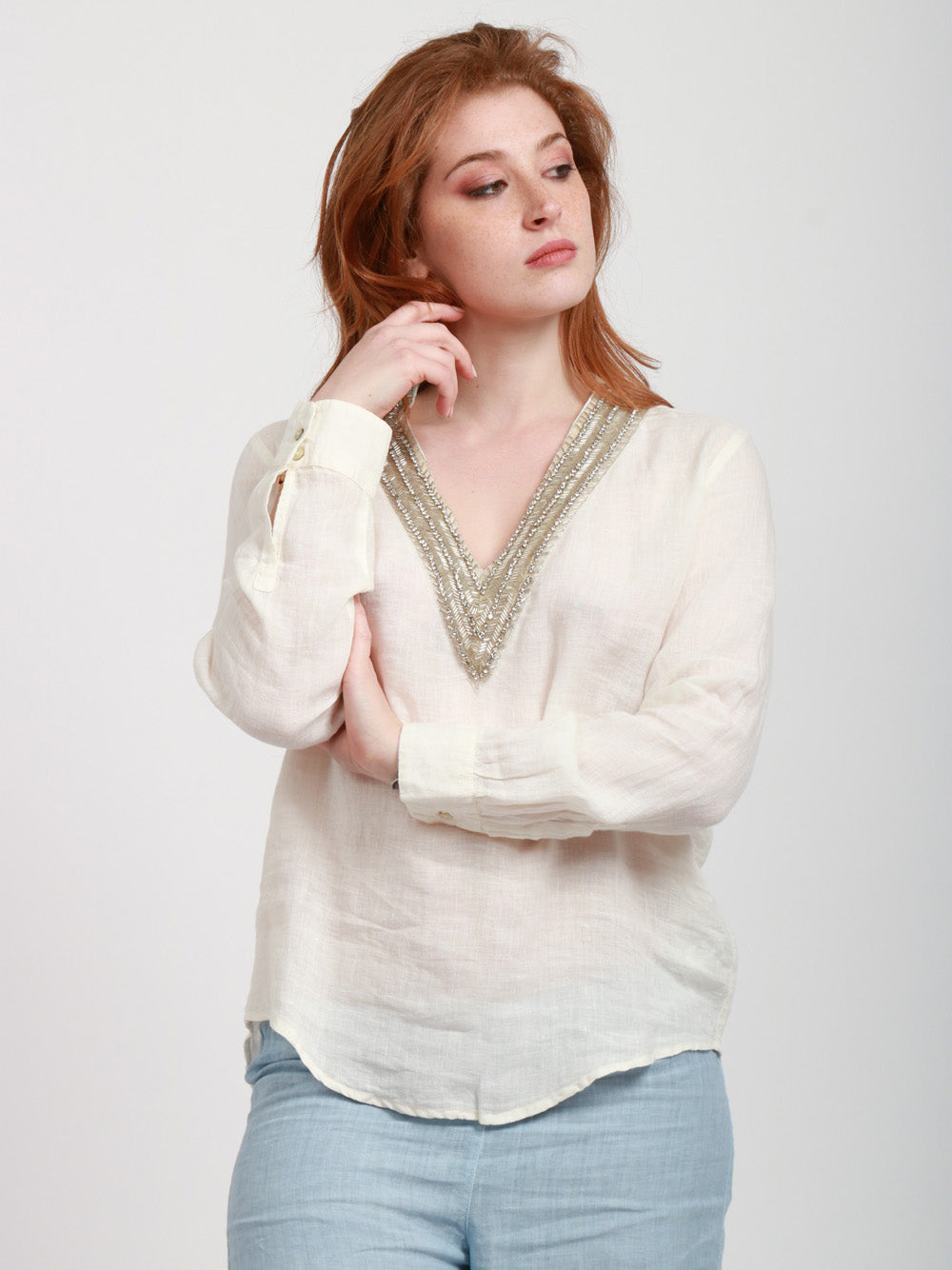 120% Lino Blusa in lino con strass sullo scollo bianca Panna
