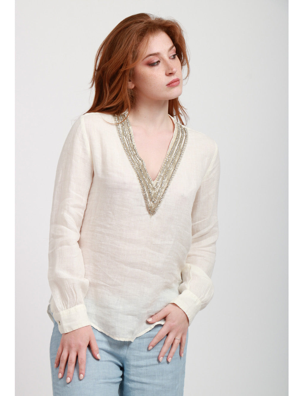 120% Lino Blusa in lino con strass sullo scollo bianca Panna