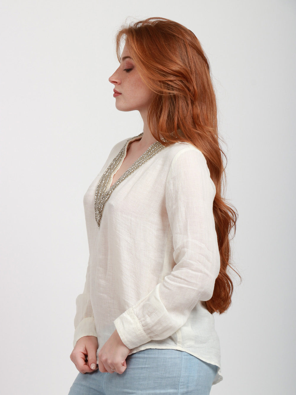 120% Lino Blusa in lino con strass sullo scollo bianca Panna