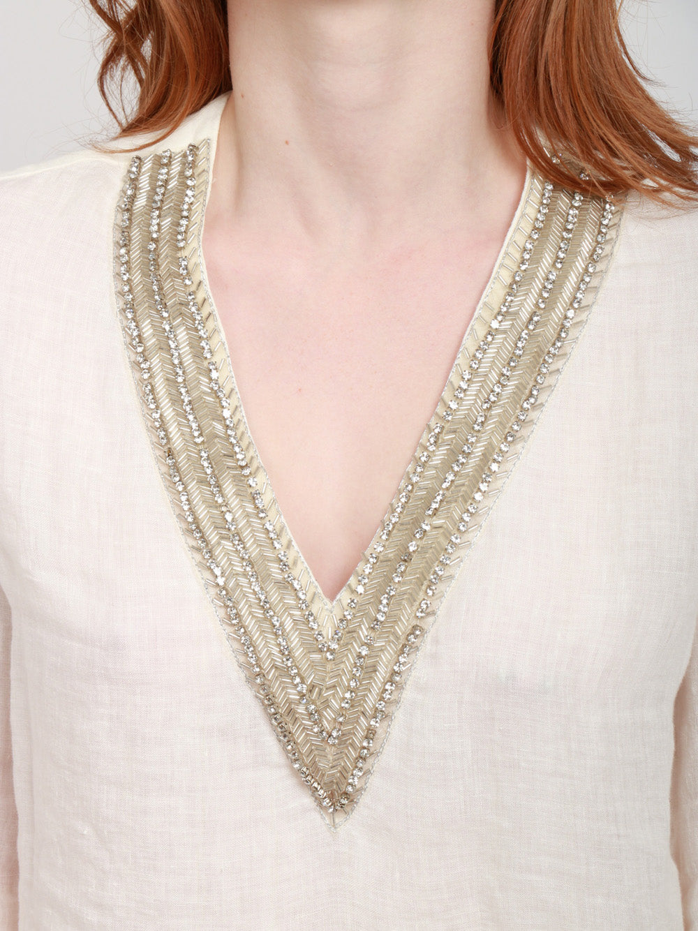 120% Lino Blusa in lino con strass sullo scollo bianca Panna
