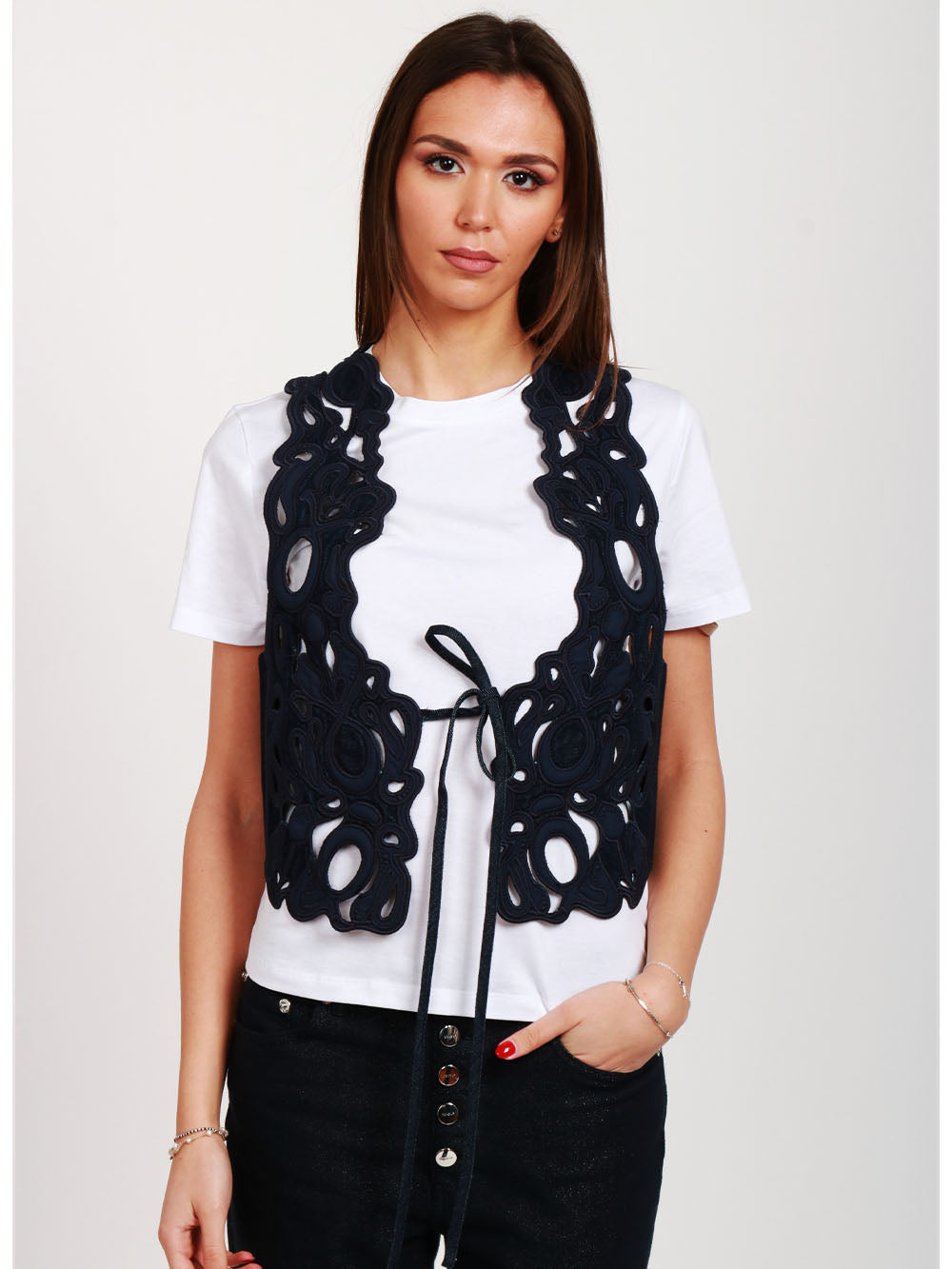 Gilet in Denim Blu con Ricamo in Macramé