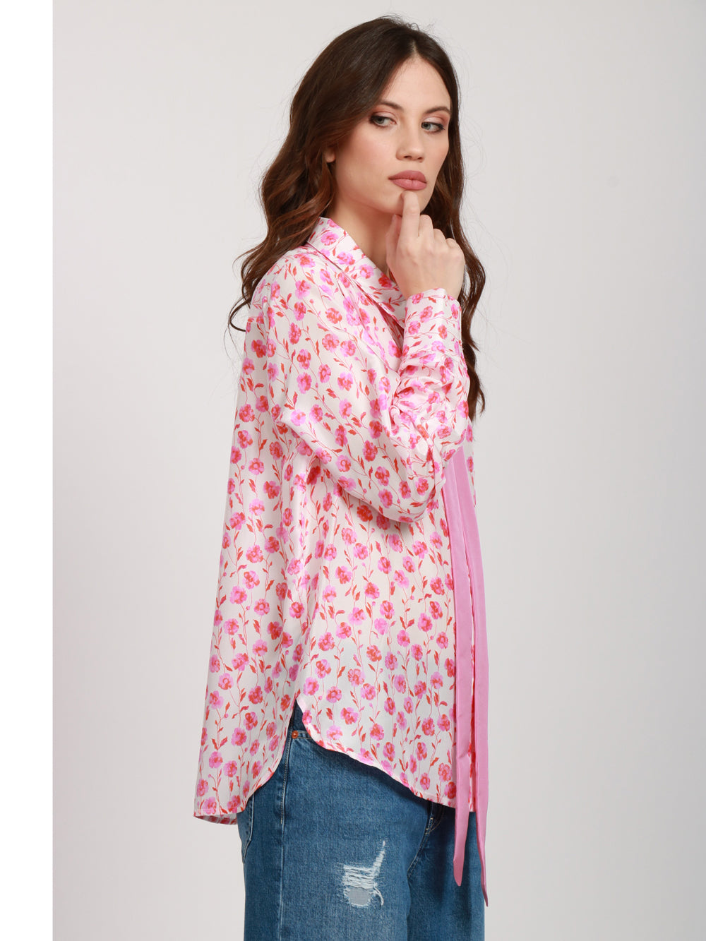 ESSENTIEL ANTWERP CAMICIA CON FIORI IN SETA E FUSCIACCA AL COLLO Bianco Rosa
